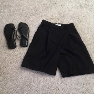H&M/BLACK-BERMUDA RELAXED WALKING SHORTS/ NEW